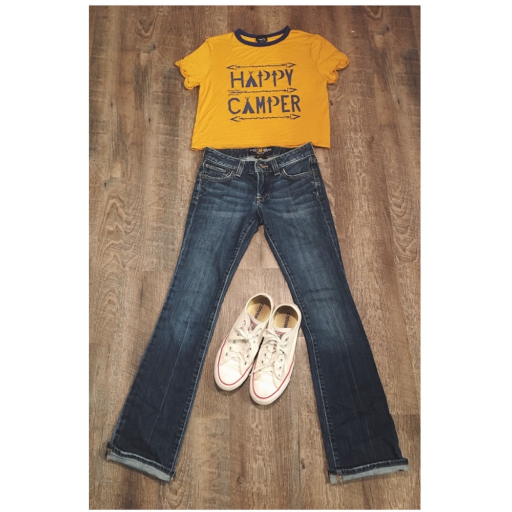 Boot cut jeans and possibly the yellow shirt